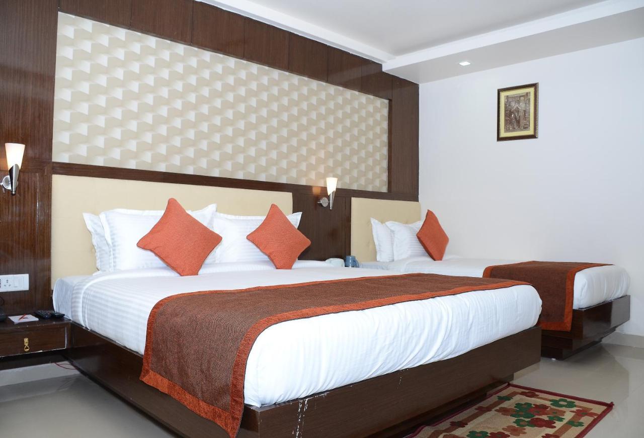 Buxar Vaishnavi Clarks Inn מראה חיצוני תמונה